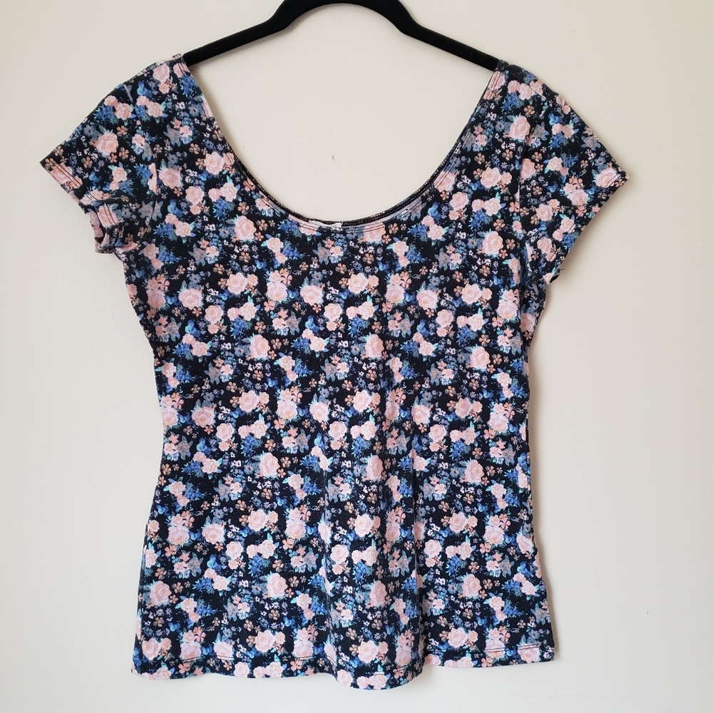 Garage Size Large Black Floral Scoop Neck Tshirt